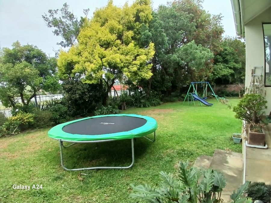 5 Bedroom Property for Sale in Beacon Bay Eastern Cape